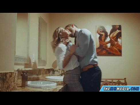 ❤️ Том биетэй шаргал үст таныг нийтийн бие засах газар уруу татах үед Хөөрхөн порно порно дээр mn.stroybassein.ru ﹏